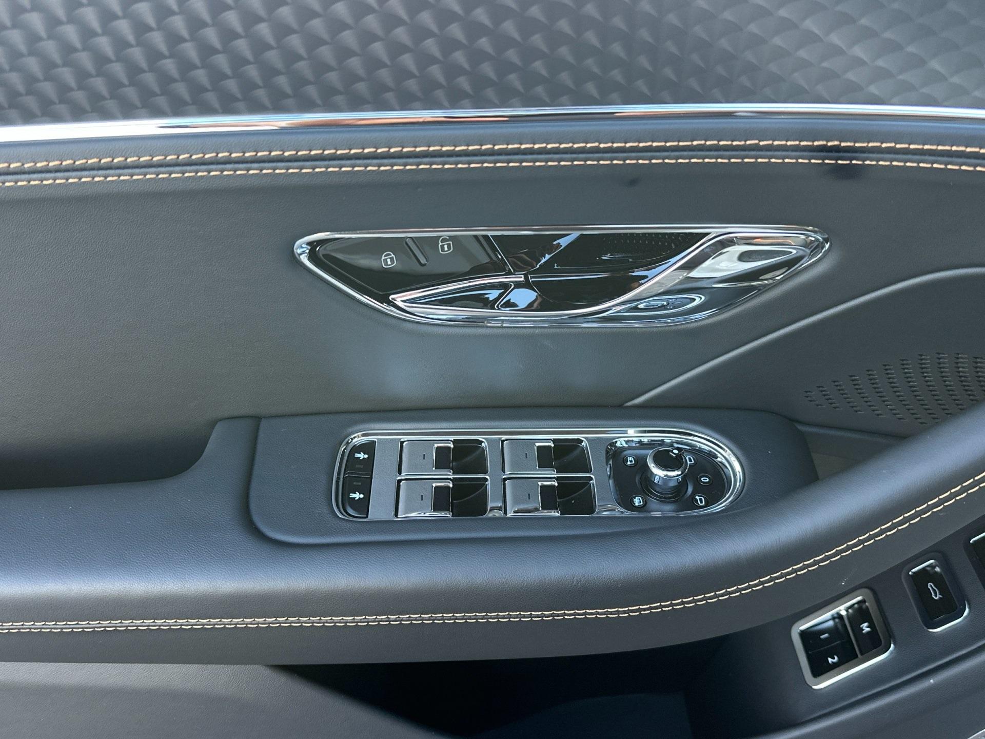 2026 Bentley Flying Spur - Photo 14