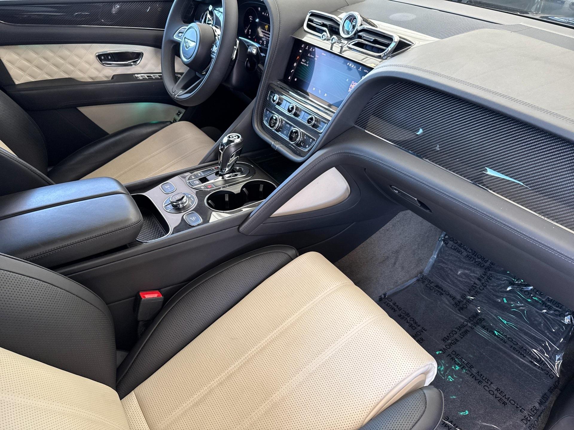 2022 Bentley Bentayga V8 photo 2